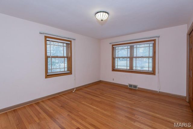 28 Woodcrest Drive, Ladue, MO 63124