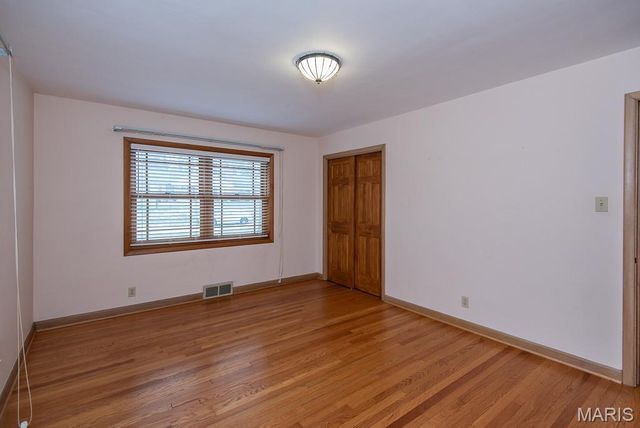 28 Woodcrest Drive, Ladue, MO 63124