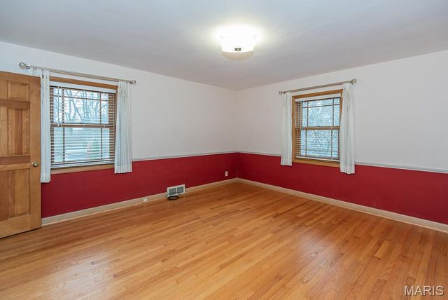 28 Woodcrest Drive, Ladue, MO 63124