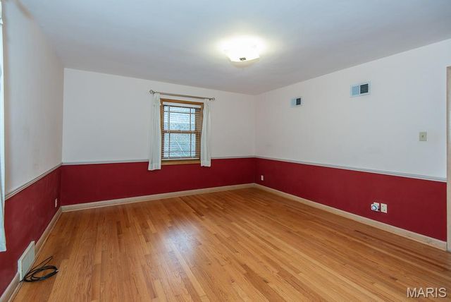 28 Woodcrest Drive, Ladue, MO 63124