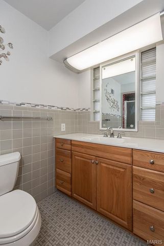 28 Woodcrest Drive, Ladue, MO 63124