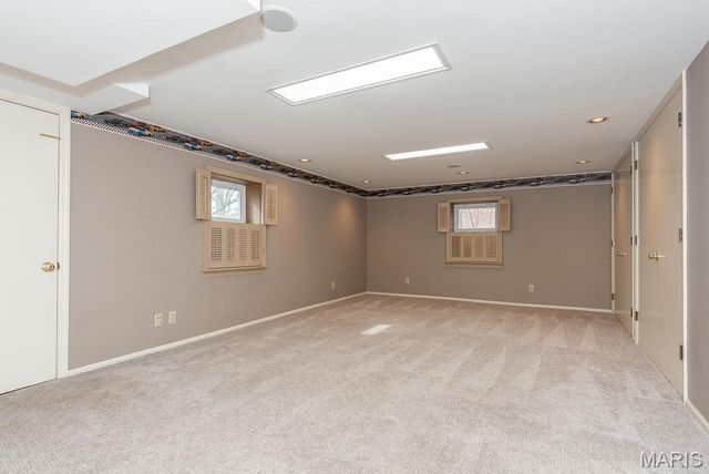 28 Woodcrest Drive, Ladue, MO 63124