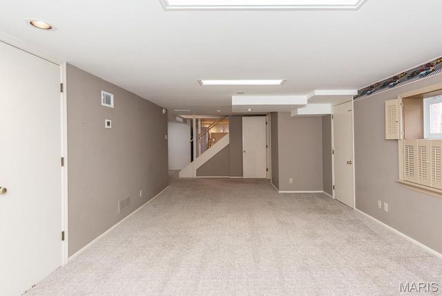 28 Woodcrest Drive, Ladue, MO 63124