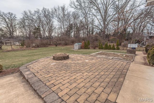 28 Woodcrest Drive, Ladue, MO 63124