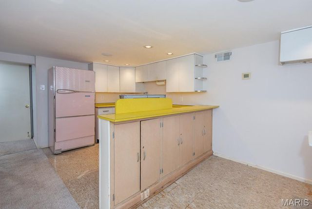 28 Woodcrest Drive, Ladue, MO 63124