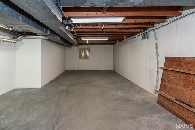 28 Woodcrest Drive, Ladue, MO 63124