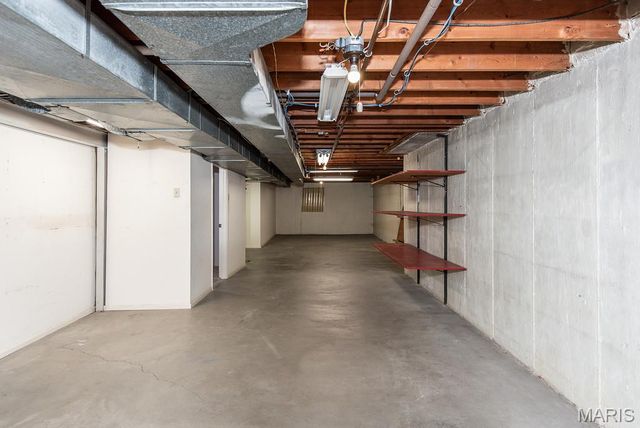 28 Woodcrest Drive, Ladue, MO 63124