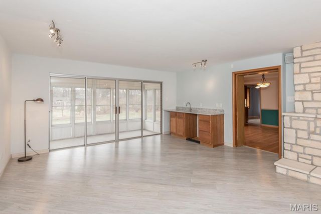 28 Woodcrest Drive, Ladue, MO 63124