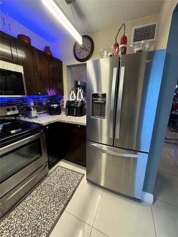 3870 W 8th Ln 19, Hialeah, FL 33012