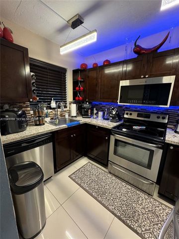 3870 W 8th Ln 19, Hialeah, FL 33012