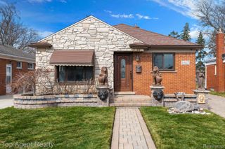 18027 Curtain Avenue, Eastpointe, MI 48021