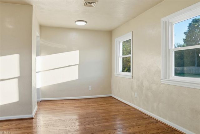 26 Westminister DR, Hampton, VA 23666