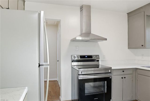 26 Westminister DR, Hampton, VA 23666