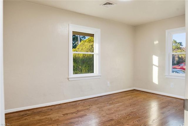 26 Westminister DR, Hampton, VA 23666