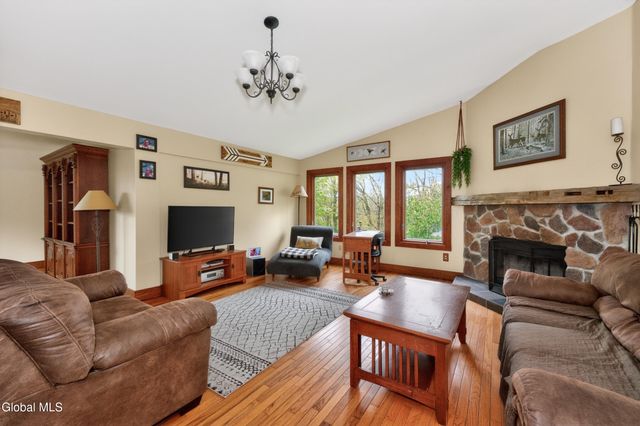 5 Mohameds Farm Way, North Greenbush, NY 12198