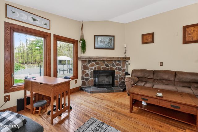 5 Mohameds Farm Way, North Greenbush, NY 12198