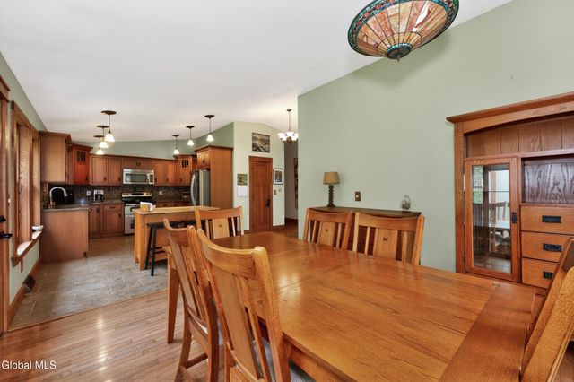 5 Mohameds Farm Way, North Greenbush, NY 12198