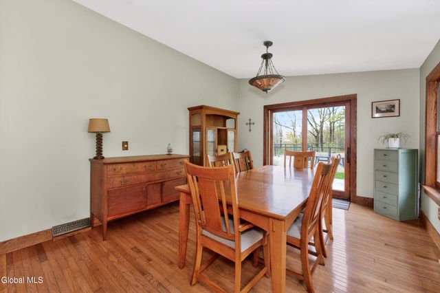 5 Mohameds Farm Way, North Greenbush, NY 12198