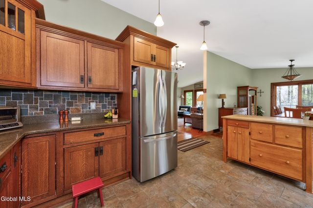 5 Mohameds Farm Way, North Greenbush, NY 12198