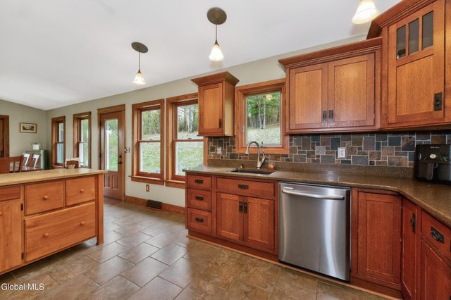 5 Mohameds Farm Way, North Greenbush, NY 12198
