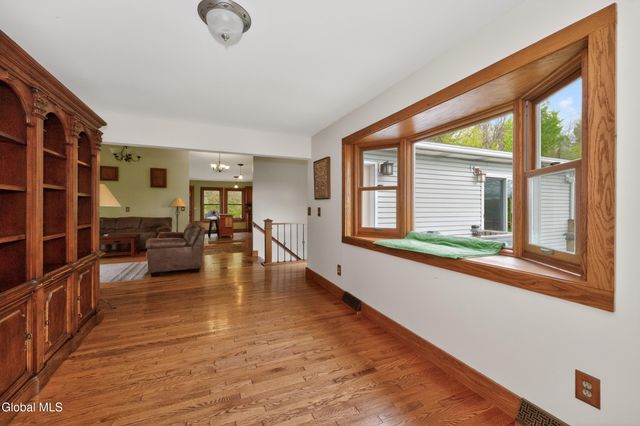 5 Mohameds Farm Way, North Greenbush, NY 12198