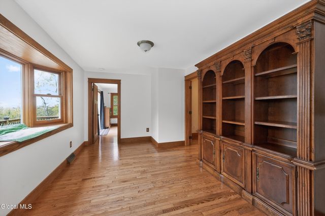 5 Mohameds Farm Way, North Greenbush, NY 12198