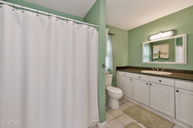 5 Mohameds Farm Way, North Greenbush, NY 12198