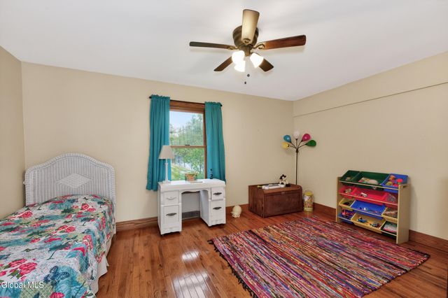 5 Mohameds Farm Way, North Greenbush, NY 12198