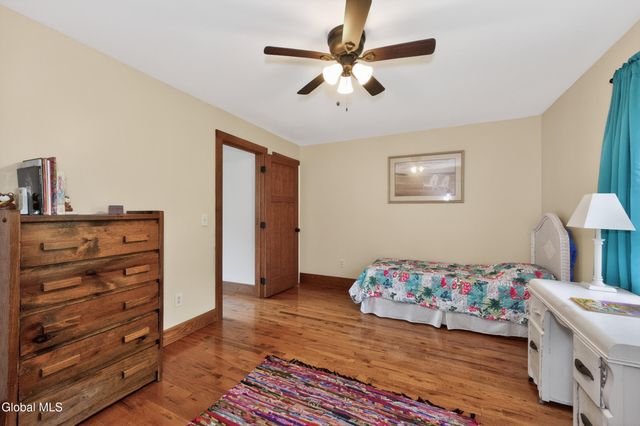 5 Mohameds Farm Way, North Greenbush, NY 12198