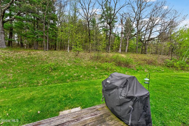 5 Mohameds Farm Way, North Greenbush, NY 12198