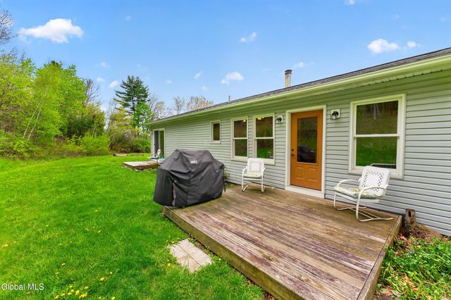 5 Mohameds Farm Way, North Greenbush, NY 12198