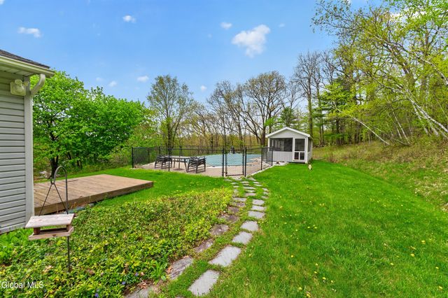 5 Mohameds Farm Way, North Greenbush, NY 12198