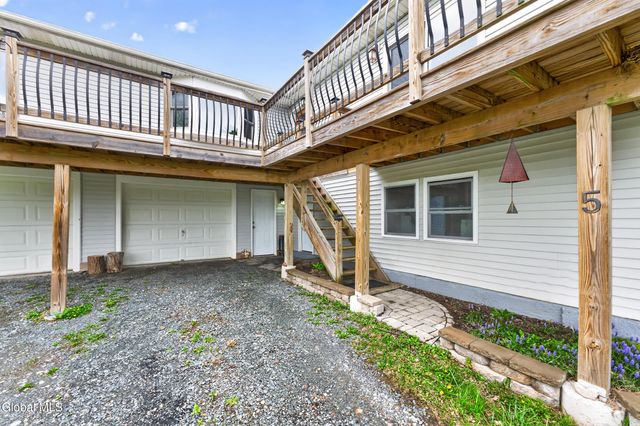 5 Mohameds Farm Way, North Greenbush, NY 12198