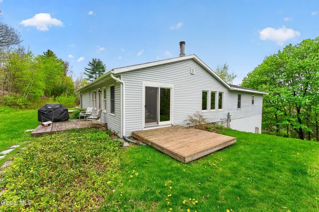 5 Mohameds Farm Way, North Greenbush, NY 12198
