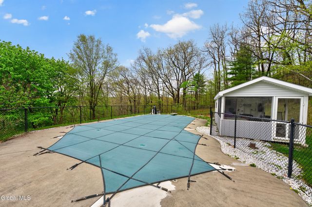 5 Mohameds Farm Way, North Greenbush, NY 12198