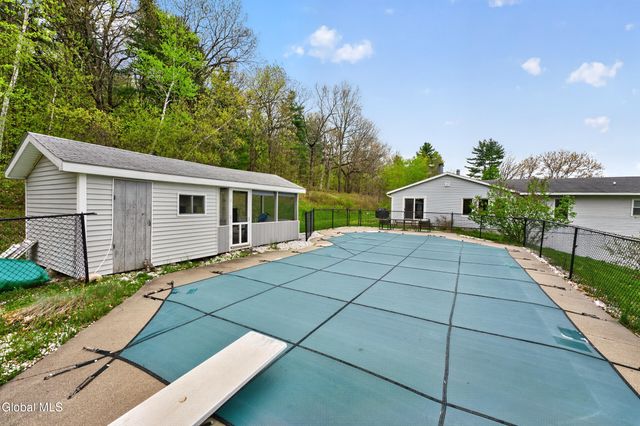 5 Mohameds Farm Way, North Greenbush, NY 12198