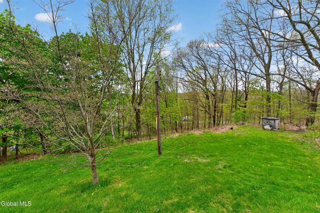 5 Mohameds Farm Way, North Greenbush, NY 12198