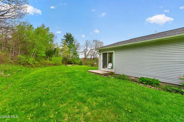 5 Mohameds Farm Way, North Greenbush, NY 12198