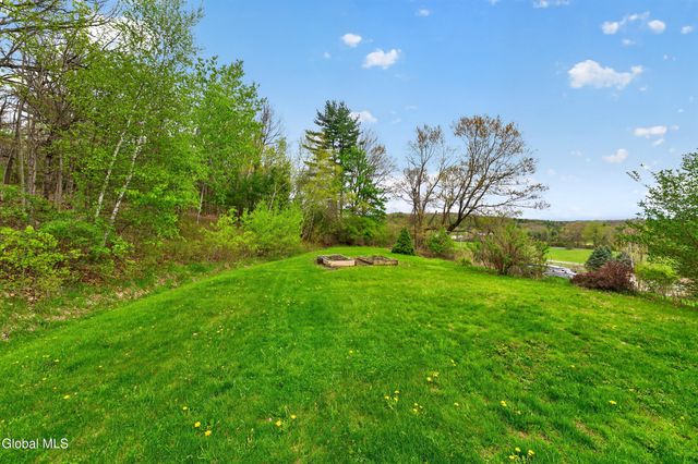 5 Mohameds Farm Way, North Greenbush, NY 12198