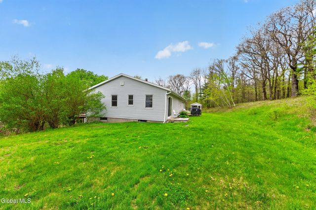 5 Mohameds Farm Way, North Greenbush, NY 12198