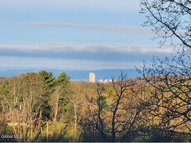 5 Mohameds Farm Way, North Greenbush, NY 12198