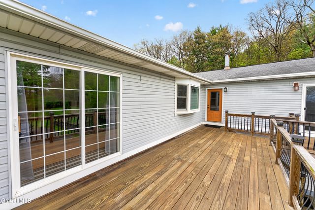 5 Mohameds Farm Way, North Greenbush, NY 12198