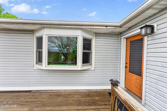 5 Mohameds Farm Way, North Greenbush, NY 12198
