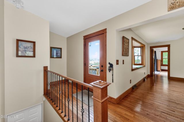 5 Mohameds Farm Way, North Greenbush, NY 12198