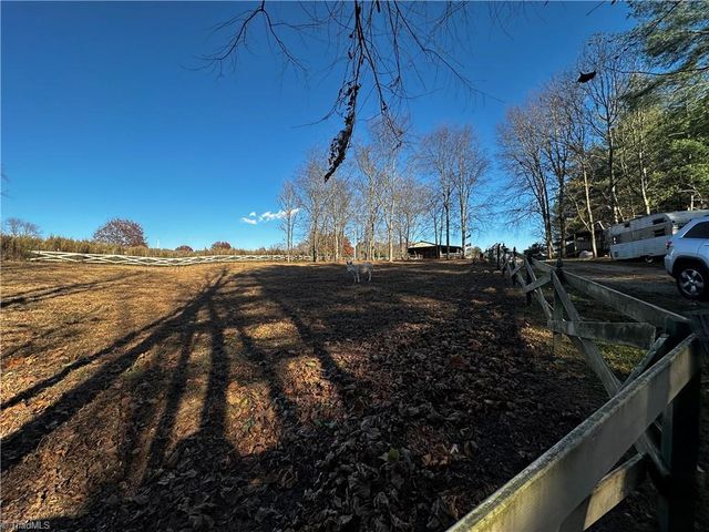 1089 Annie Sophia Lane, Roaring River, NC 28669