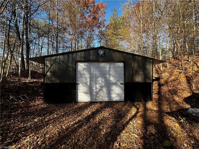 1089 Annie Sophia Lane, Roaring River, NC 28669