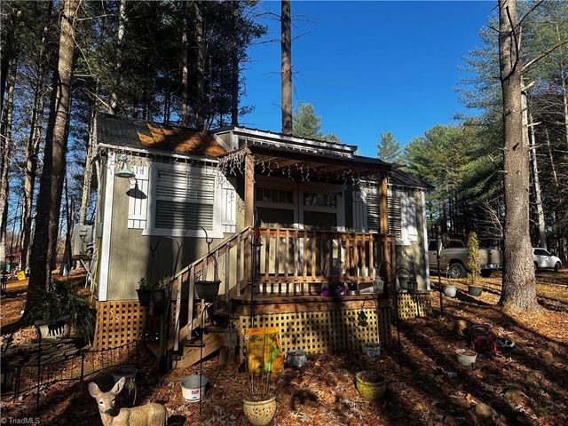 1089 Annie Sophia Lane, Roaring River, NC 28669