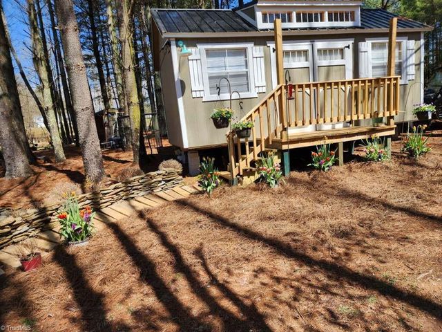 1089 Annie Sophia Lane, Roaring River, NC 28669