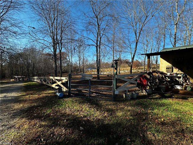 1089 Annie Sophia Lane, Roaring River, NC 28669