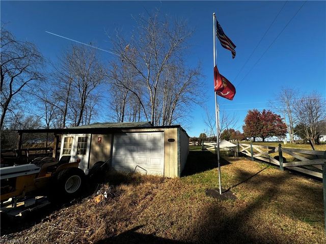 1089 Annie Sophia Lane, Roaring River, NC 28669